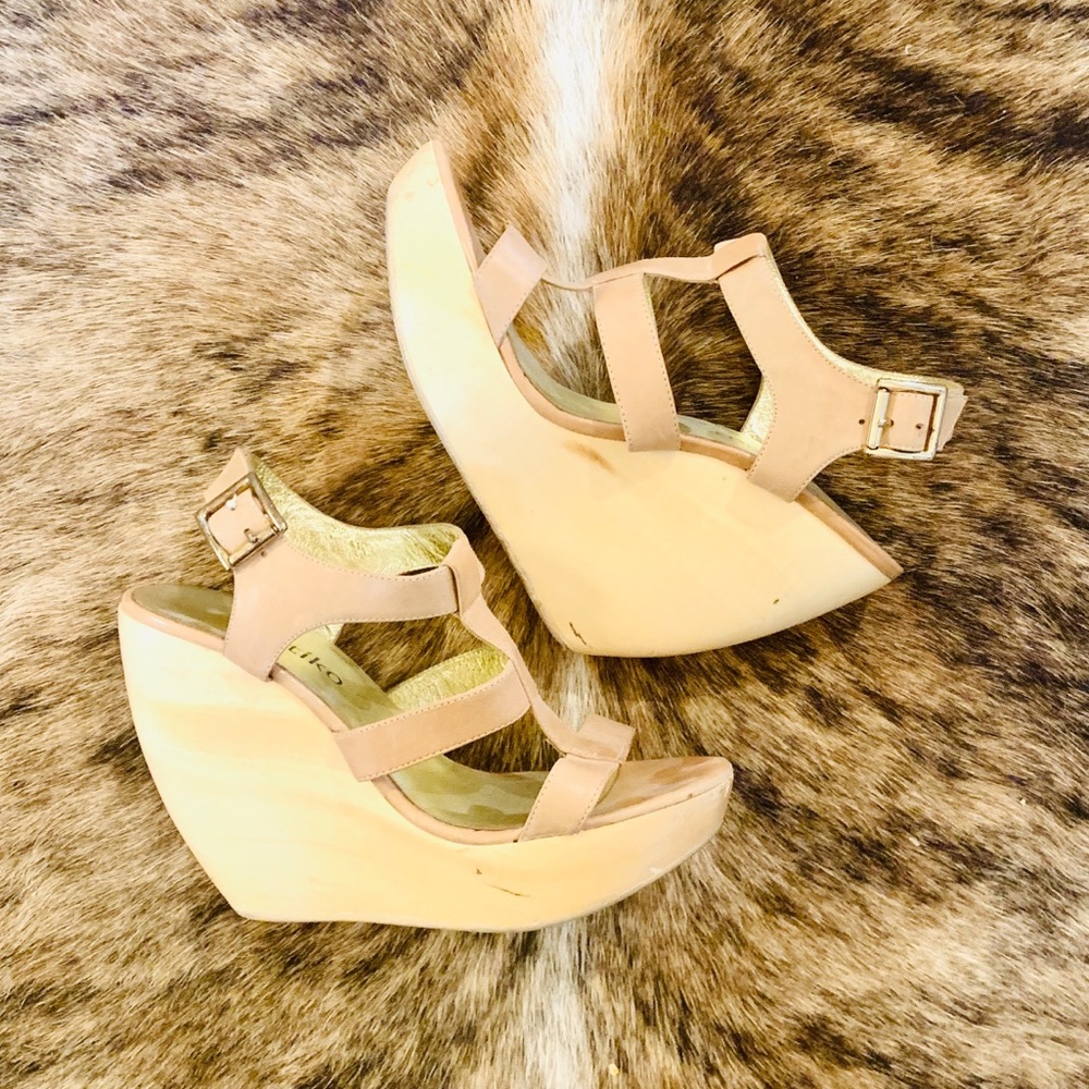 MATIKO Nude Wooden Wedges Sz 8.5 (runs big)